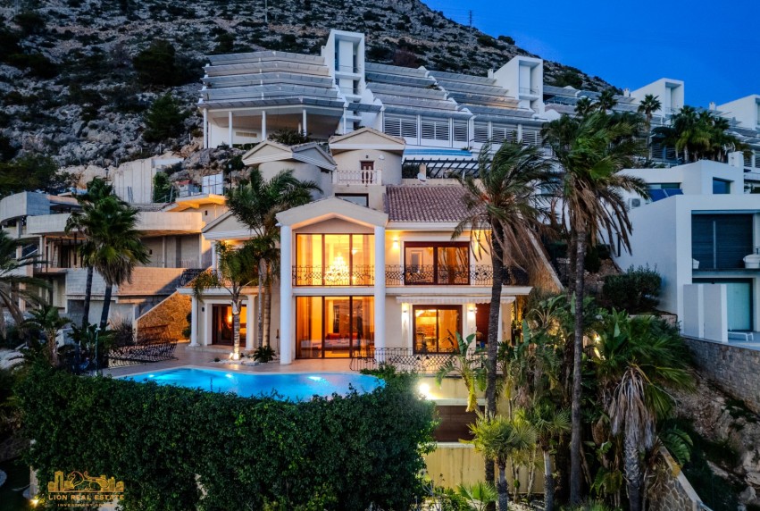 Resale - Villa - Altea