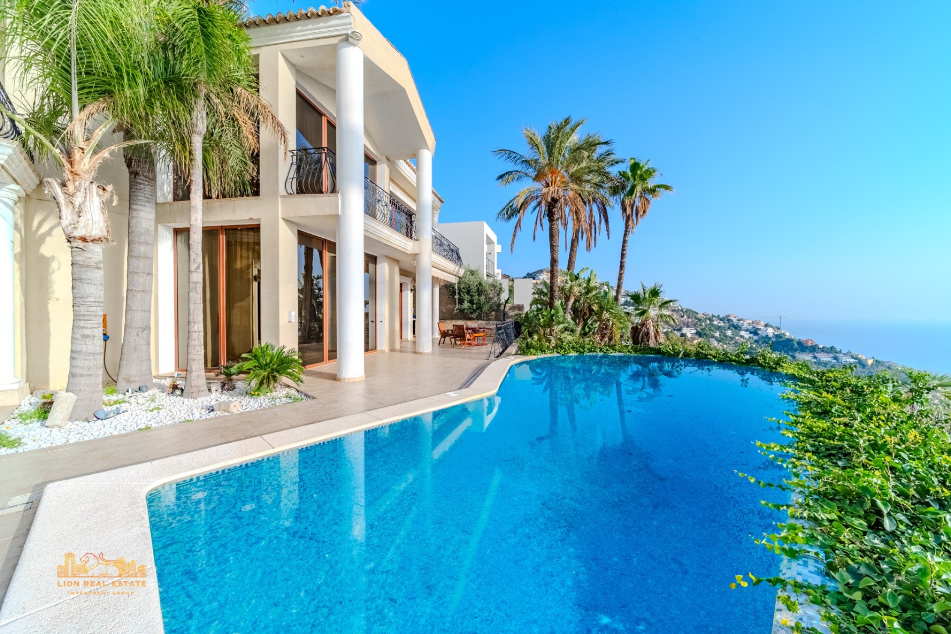 Resale - Villa - Altea