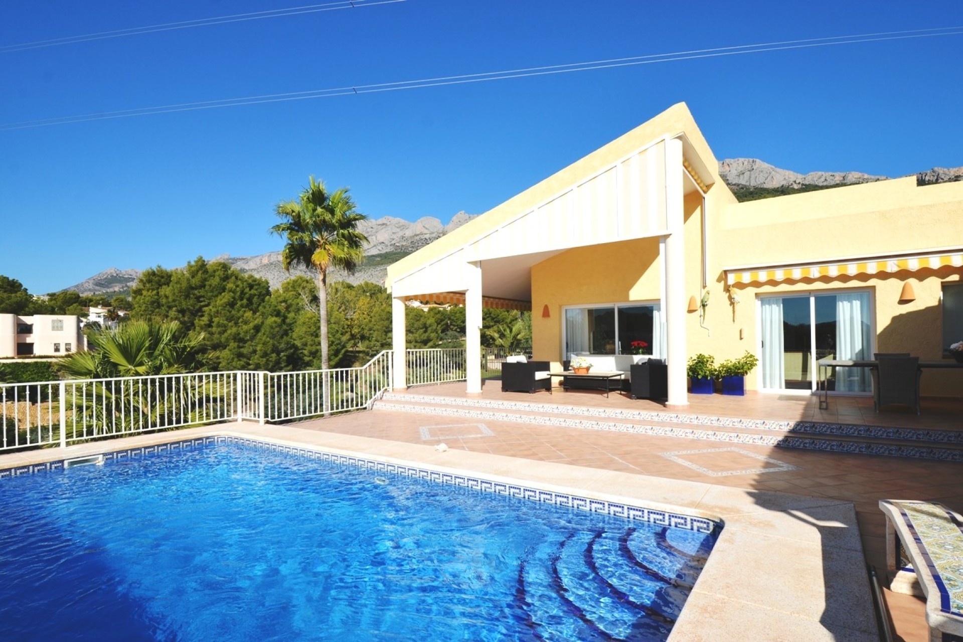 Resale - Villa - Altea
