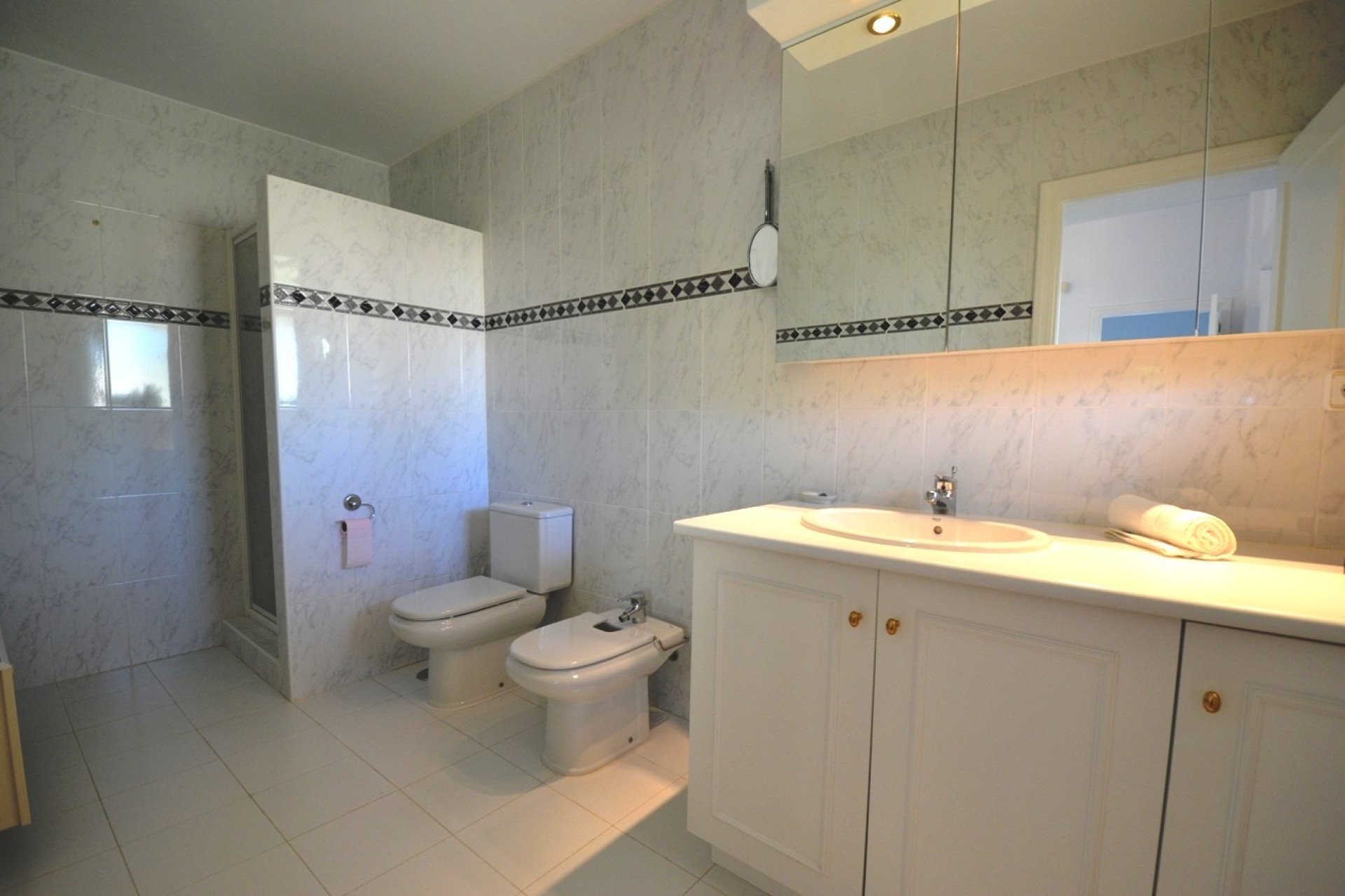 Resale - Villa - Altea