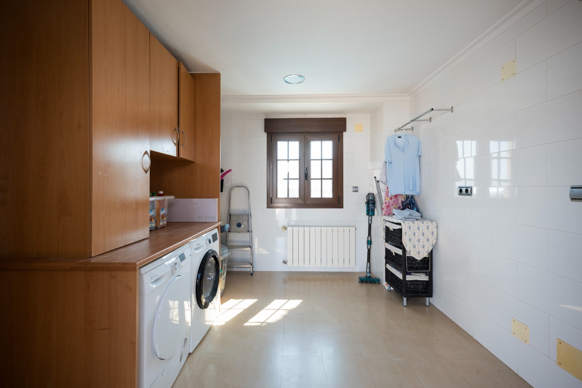 Resale - Villa - Avileses