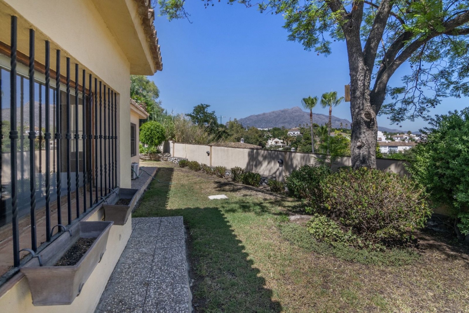 Resale - Villa - Benahavis - La Quinta
