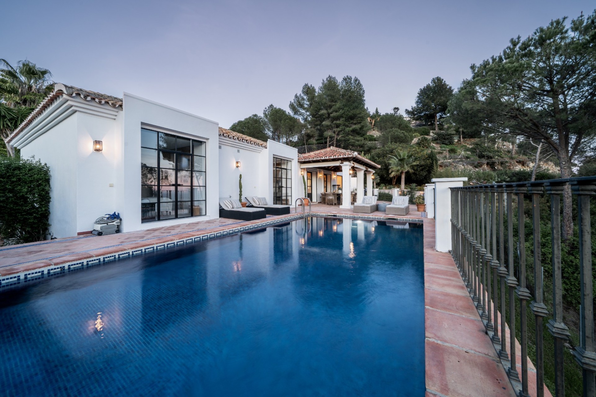 Resale - Villa - Benahavis