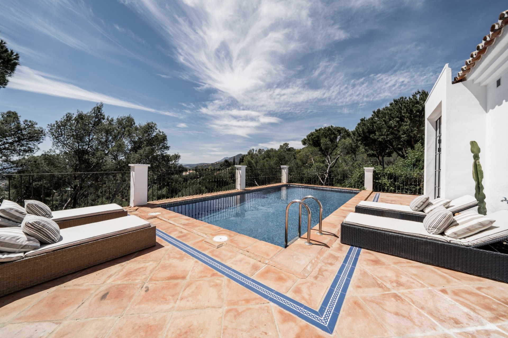 Resale - Villa - Benahavis