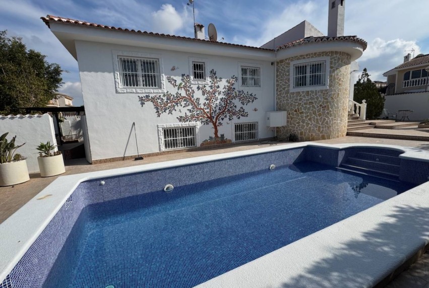 Resale - Villa - Benimar