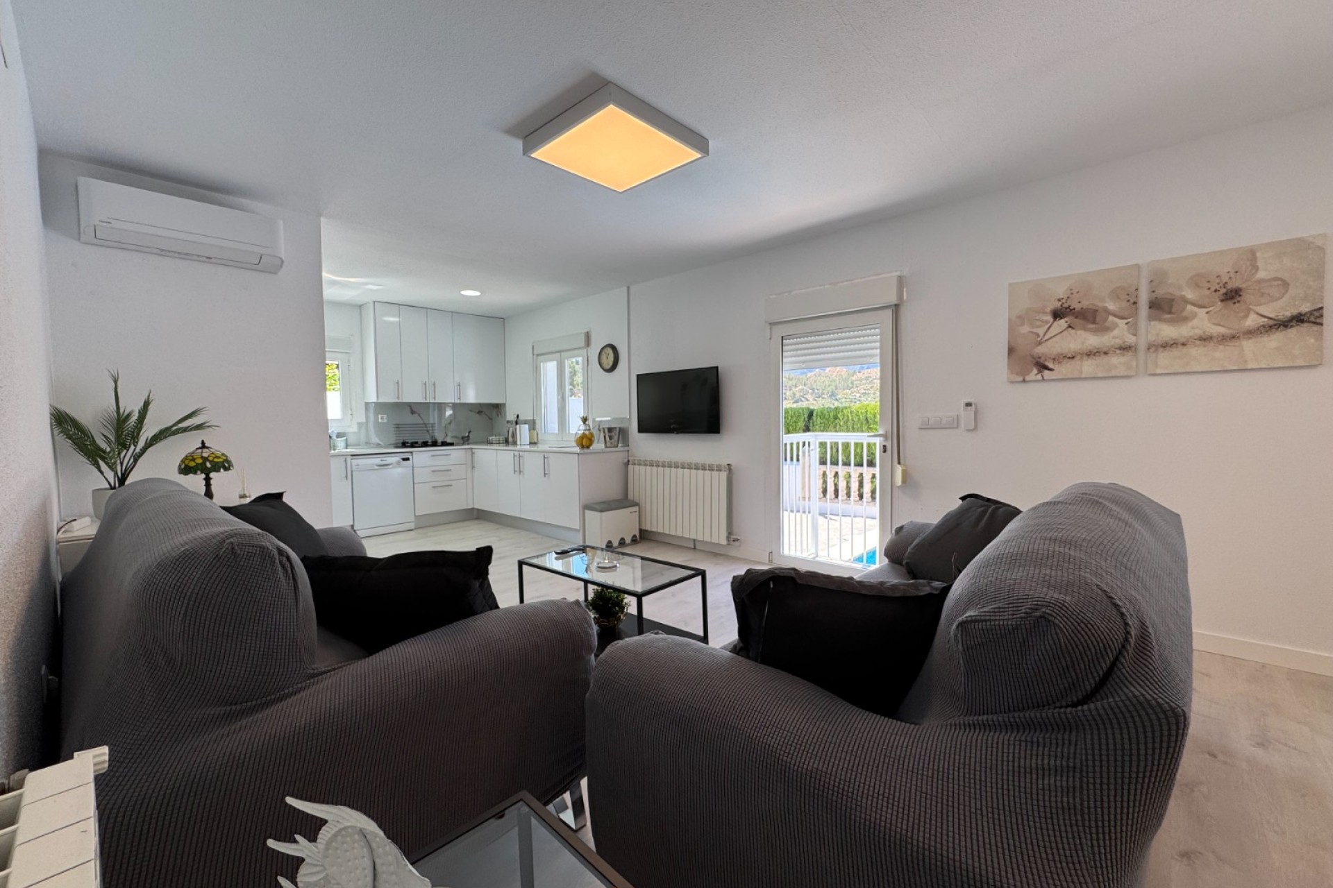 Resale - Villa - Blanca