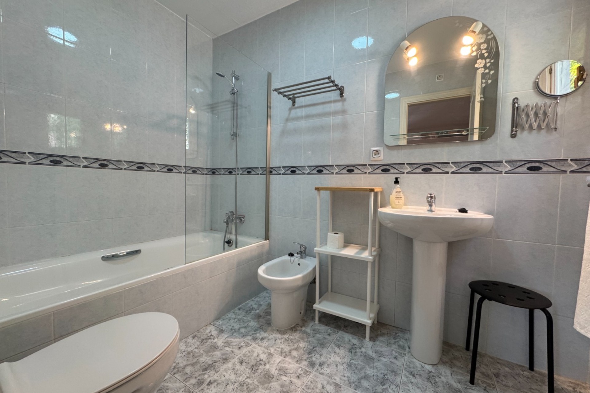 Resale - Villa - Blanca