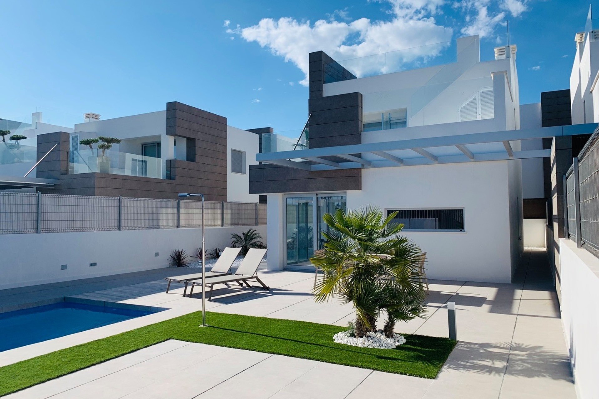 Resale - Villa - El Raso