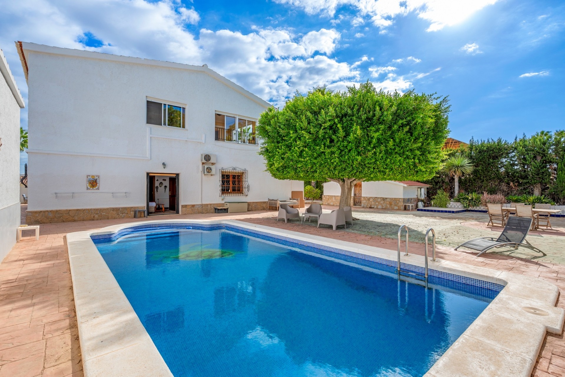 Resale - Villa - Elche