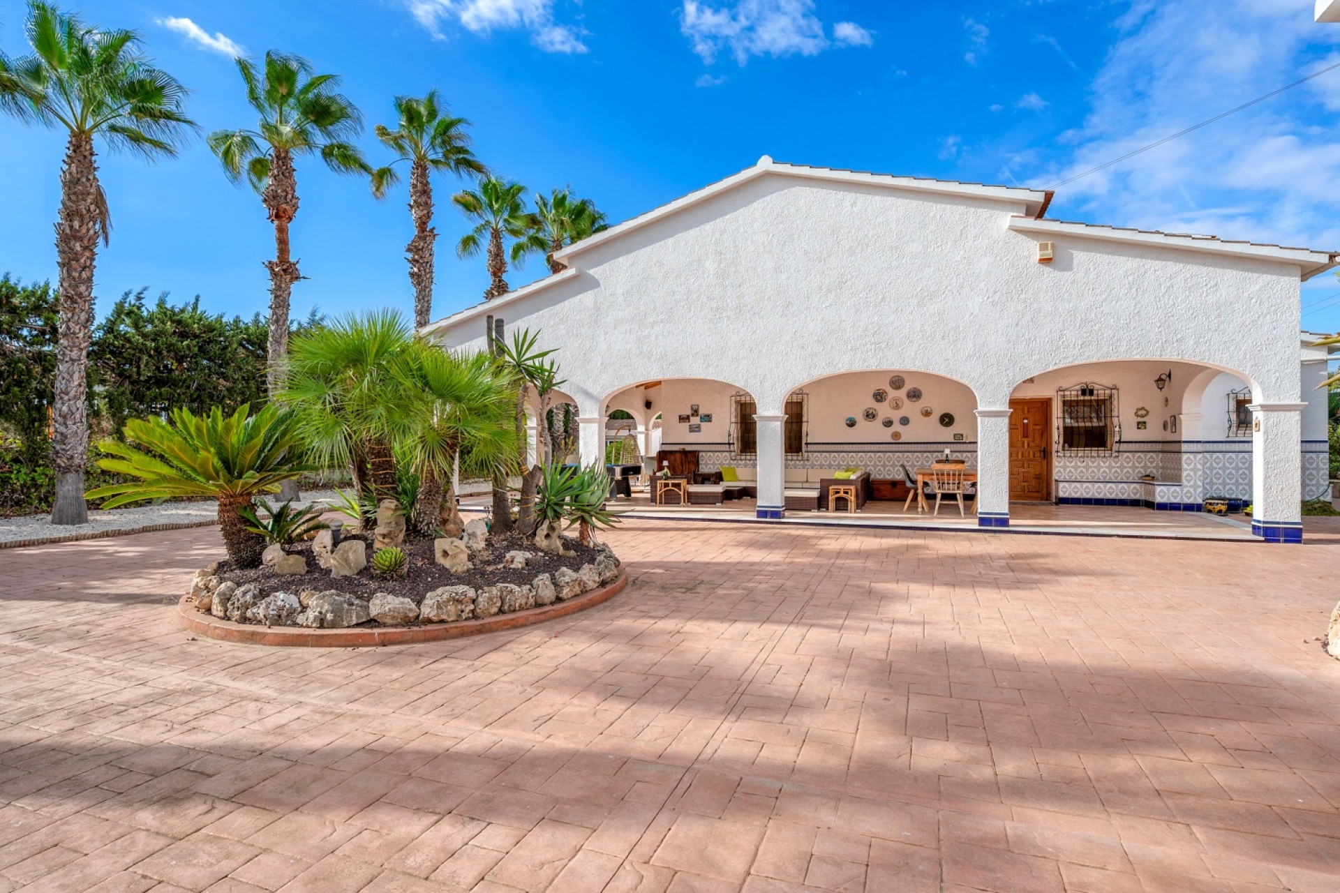 Resale - Villa - Elche