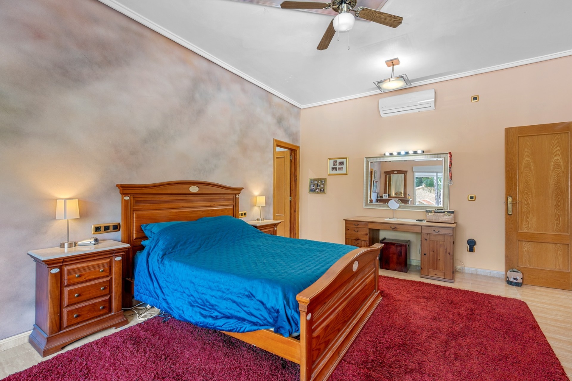 Resale - Villa - Elche