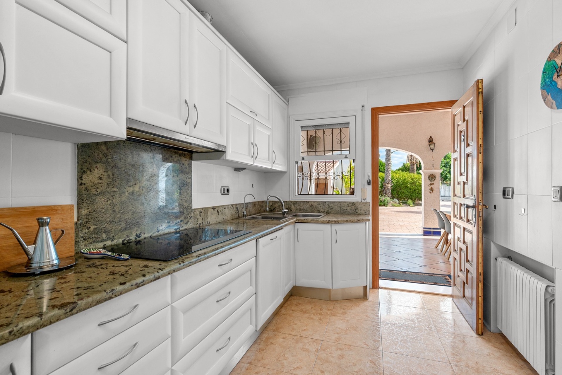 Resale - Villa - Elche