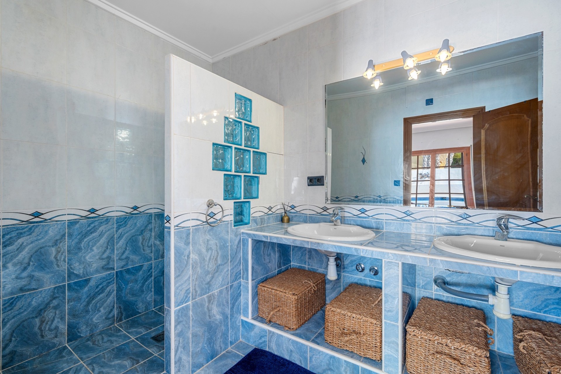 Resale - Villa - Elche