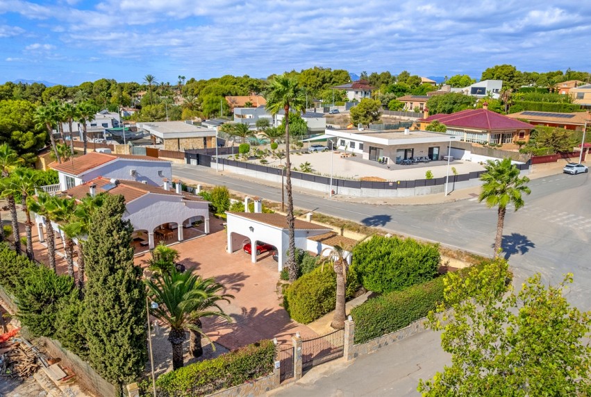 Resale - Villa - Elche
