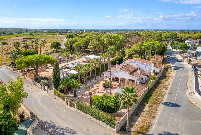 Resale - Villa - Elche