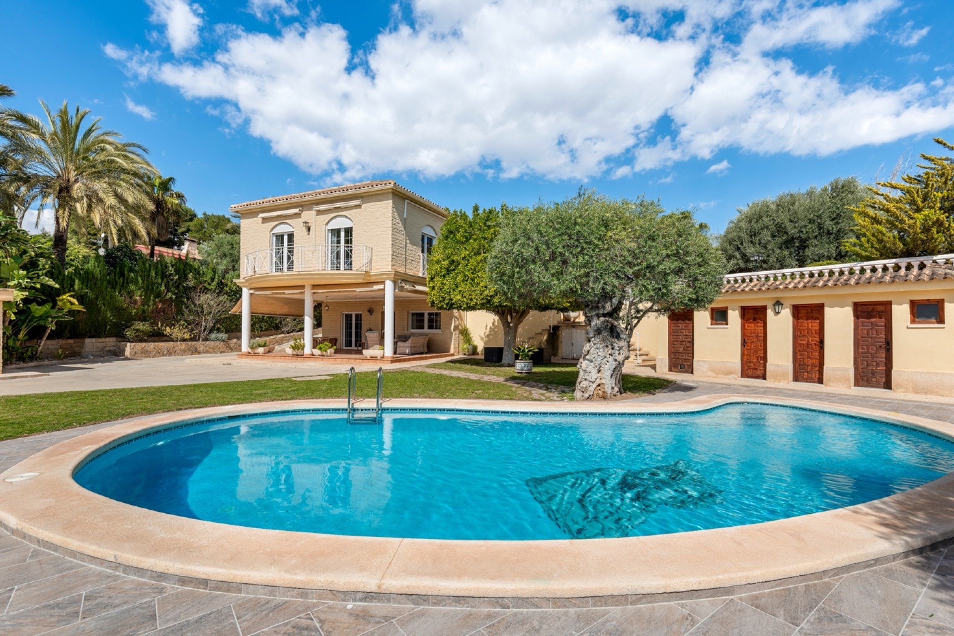 Resale - Villa - Elche