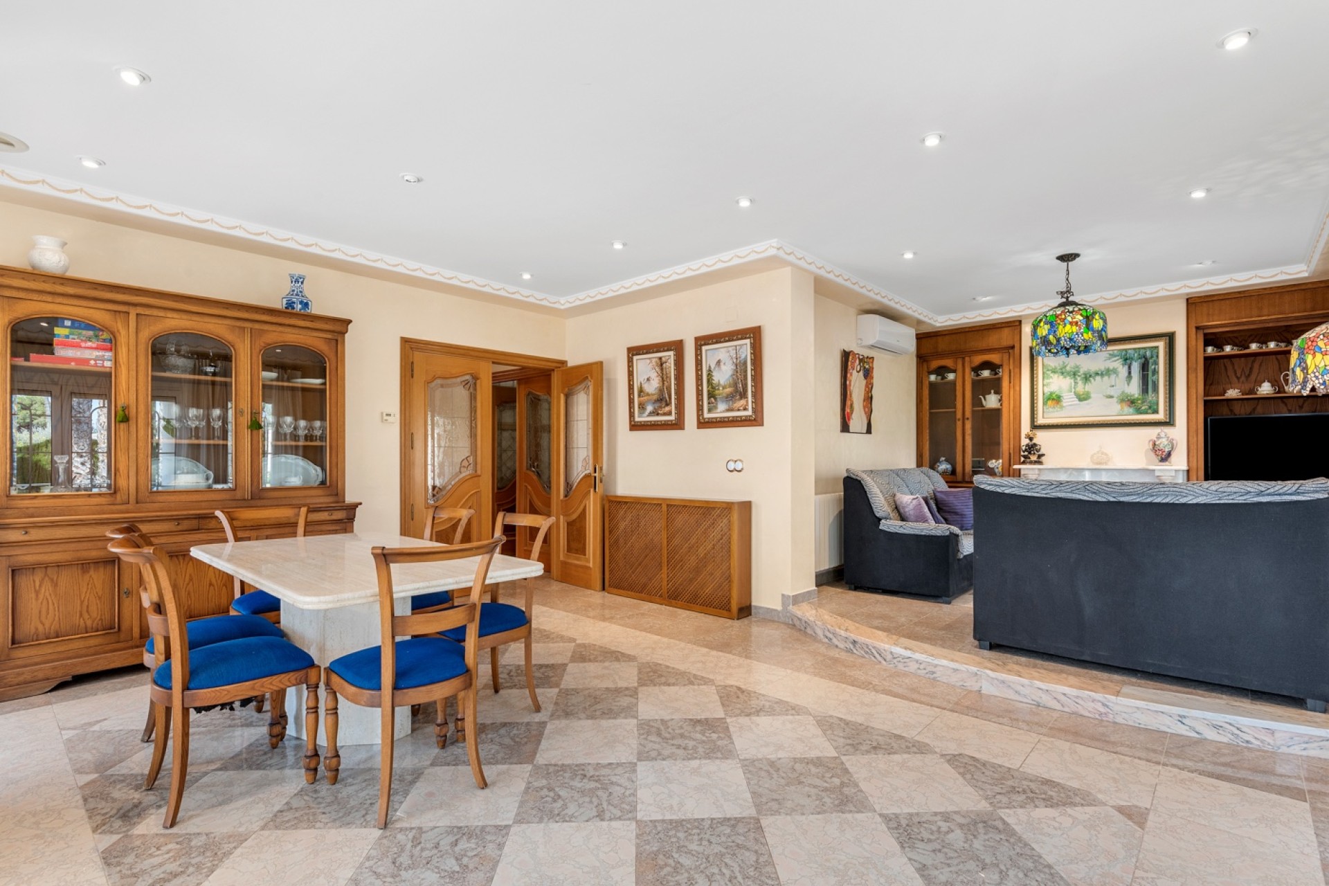 Resale - Villa - Elche