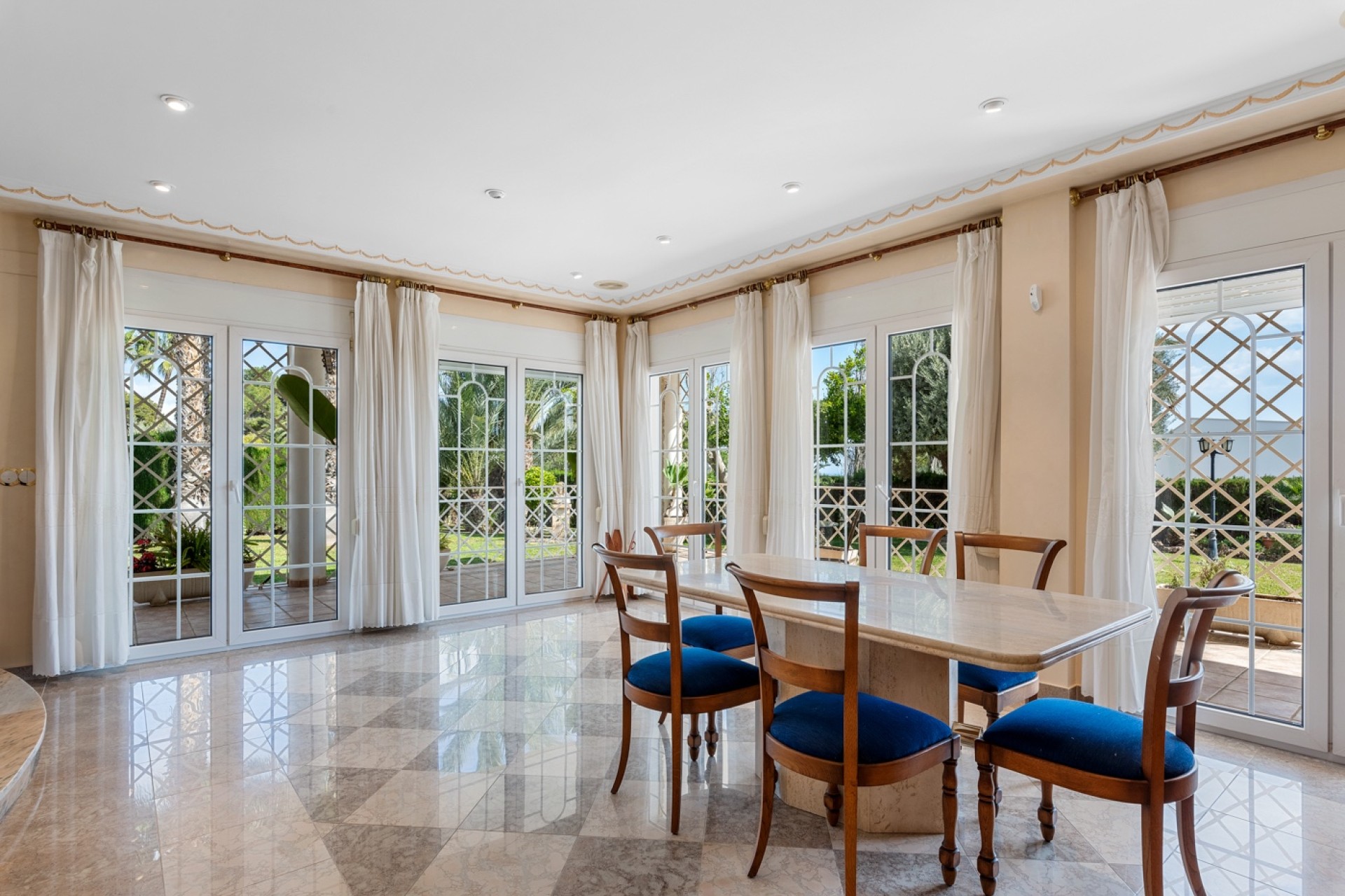 Resale - Villa - Elche