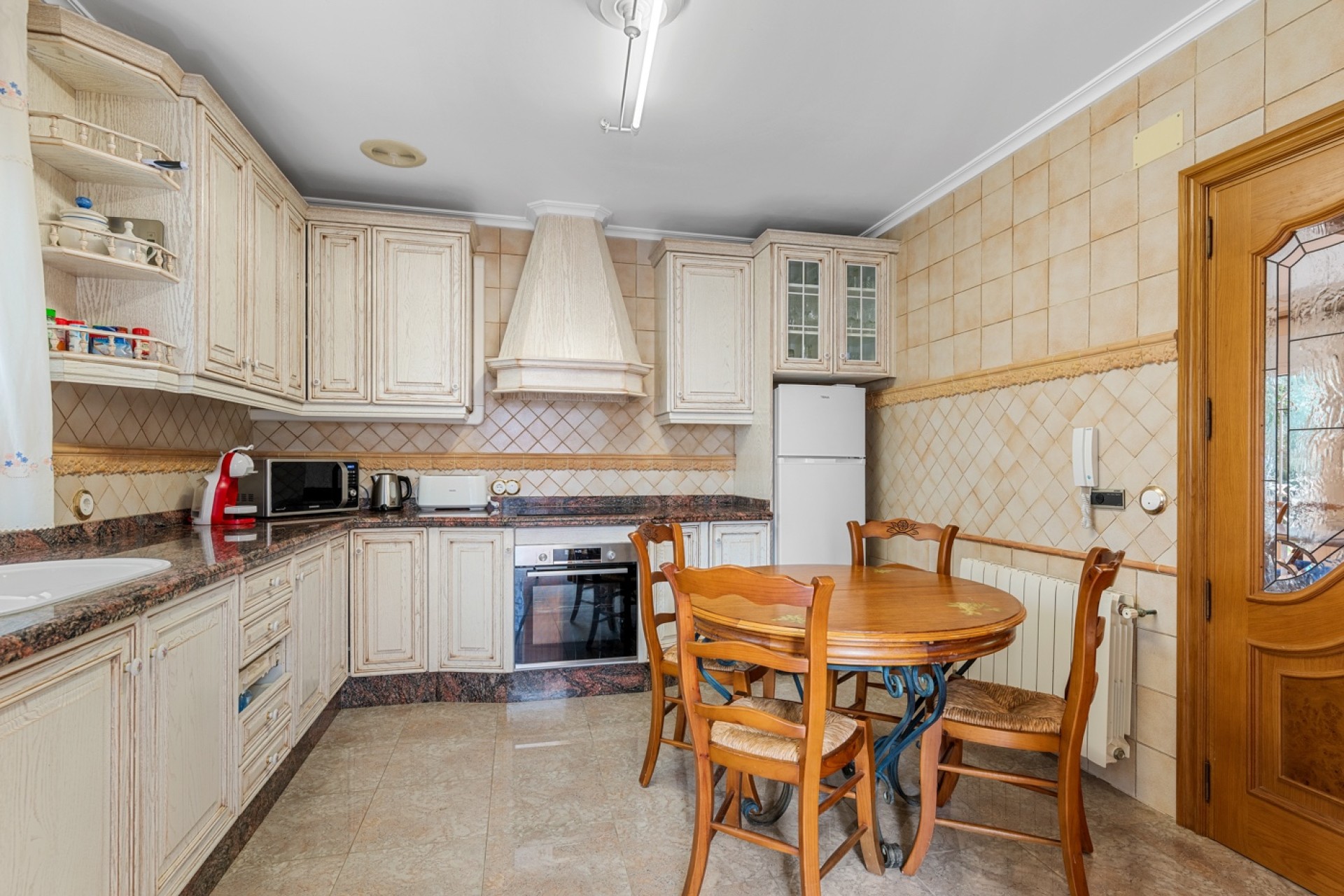 Resale - Villa - Elche