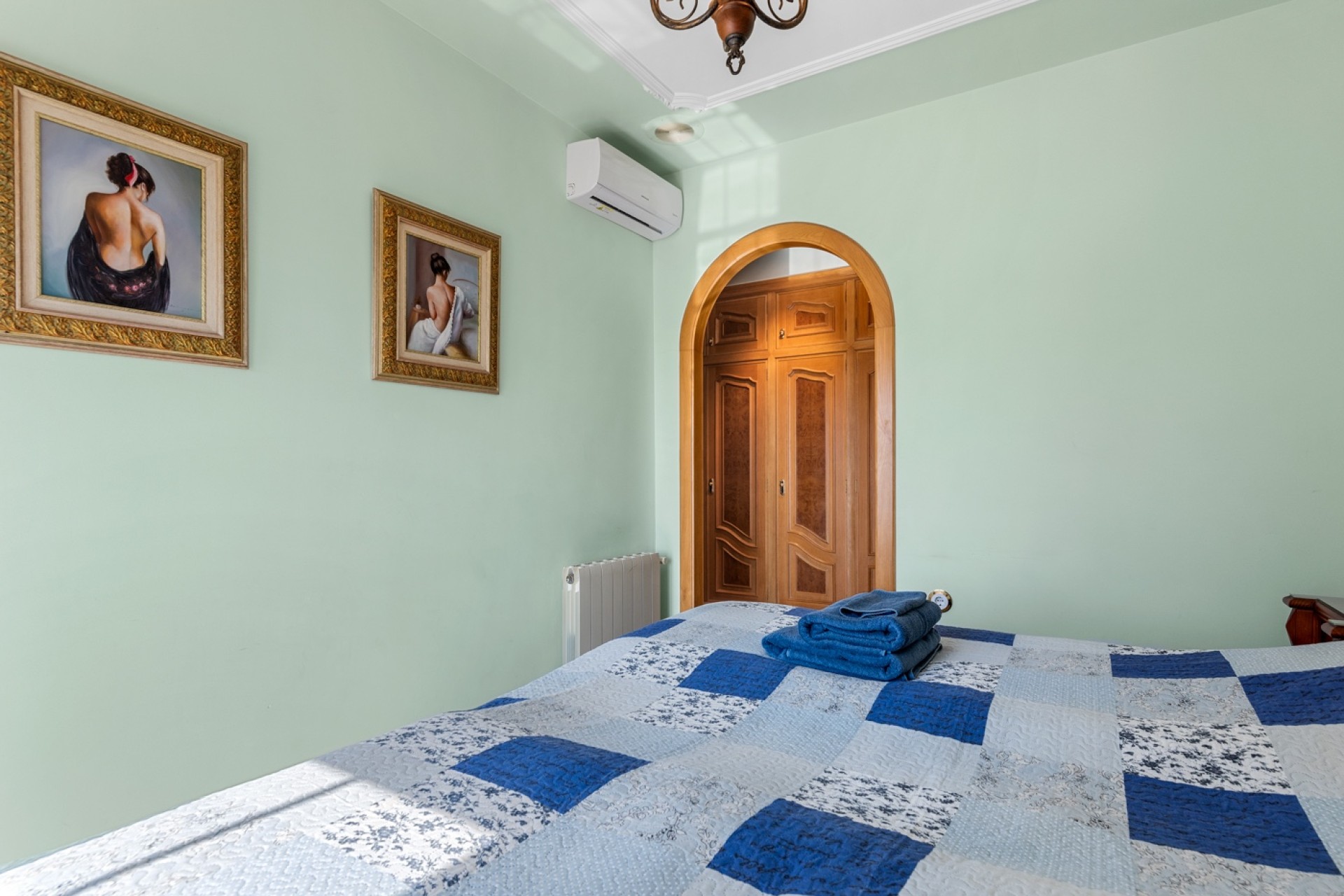 Resale - Villa - Elche