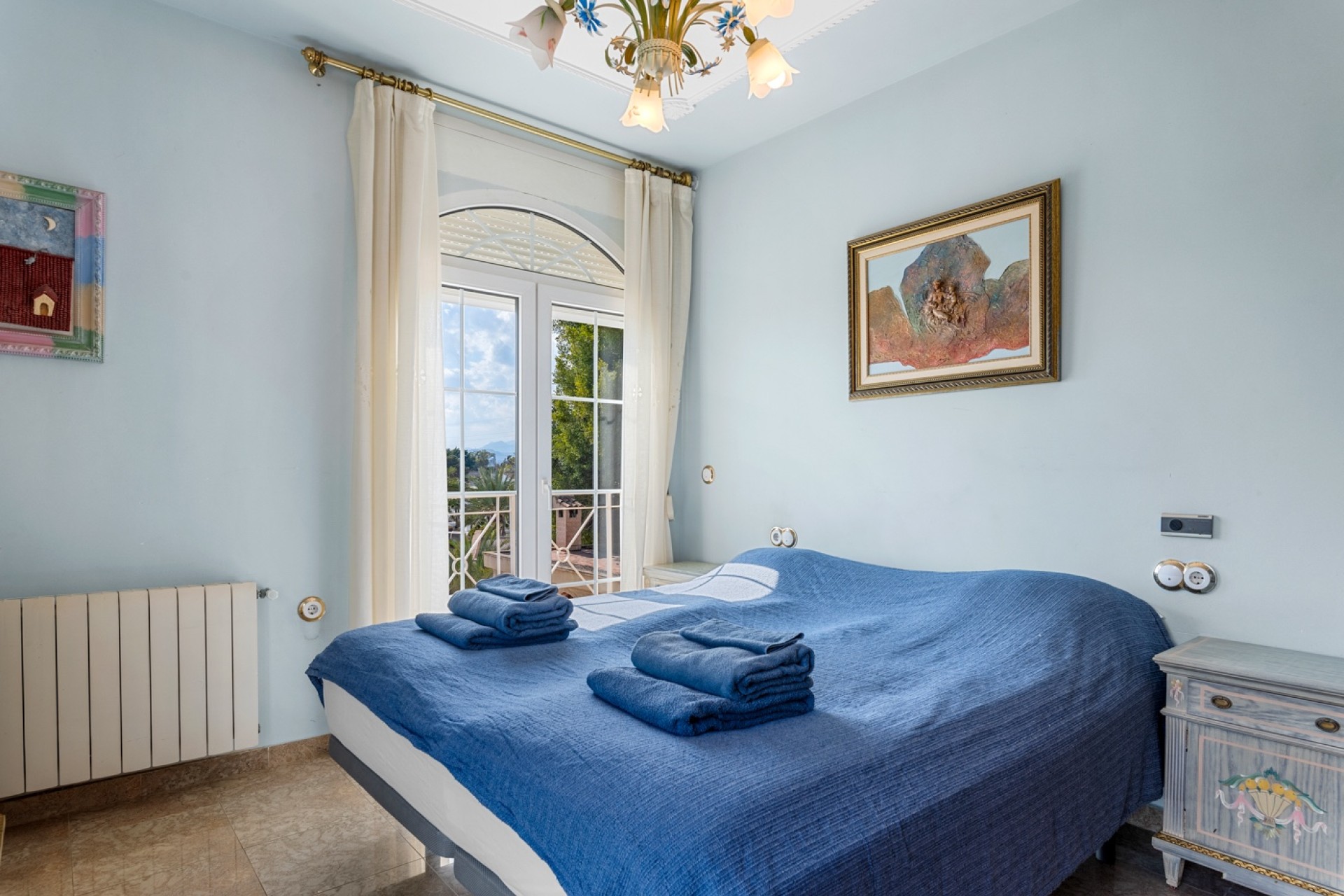 Resale - Villa - Elche