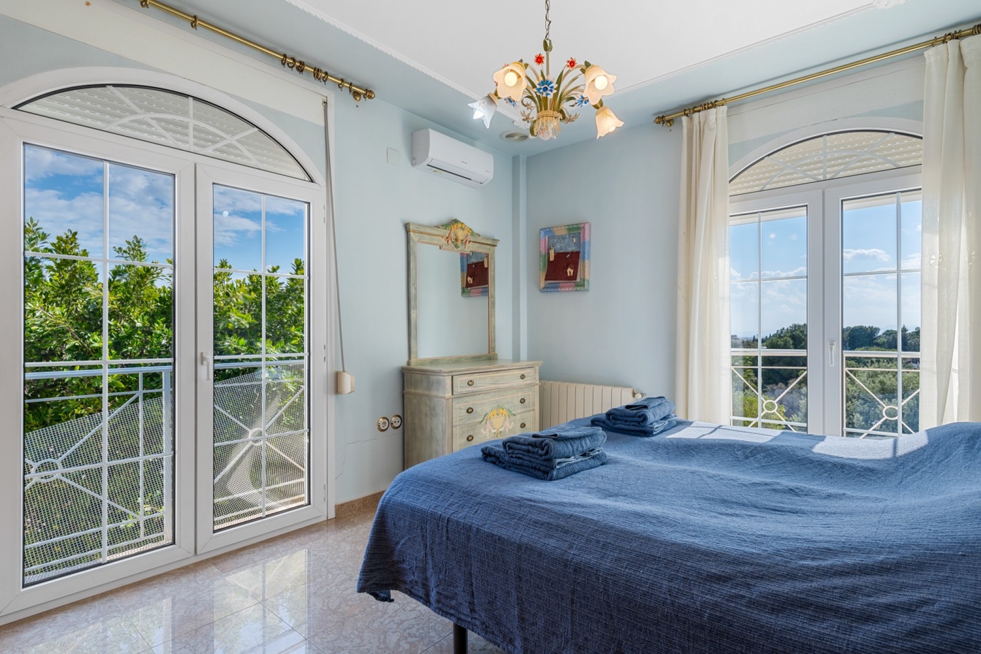 Resale - Villa - Elche