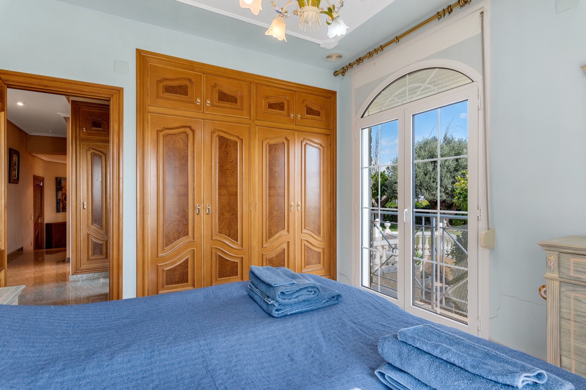Resale - Villa - Elche