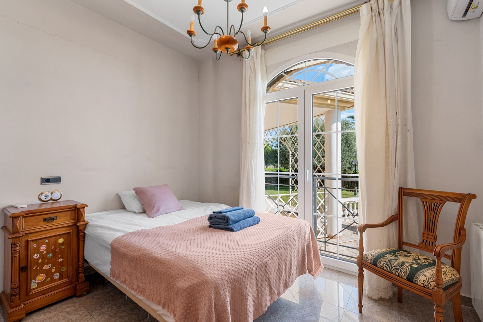 Resale - Villa - Elche
