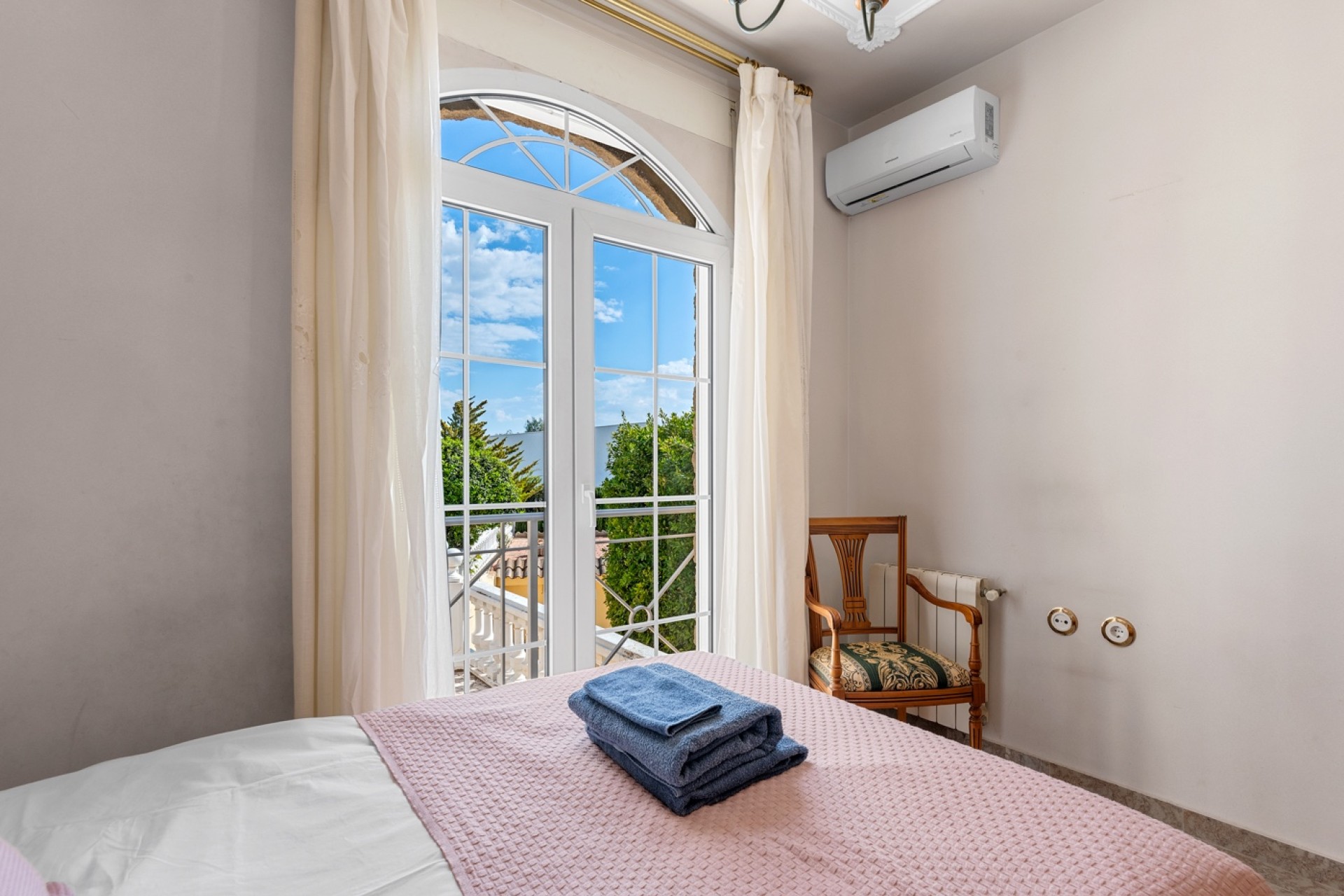 Resale - Villa - Elche
