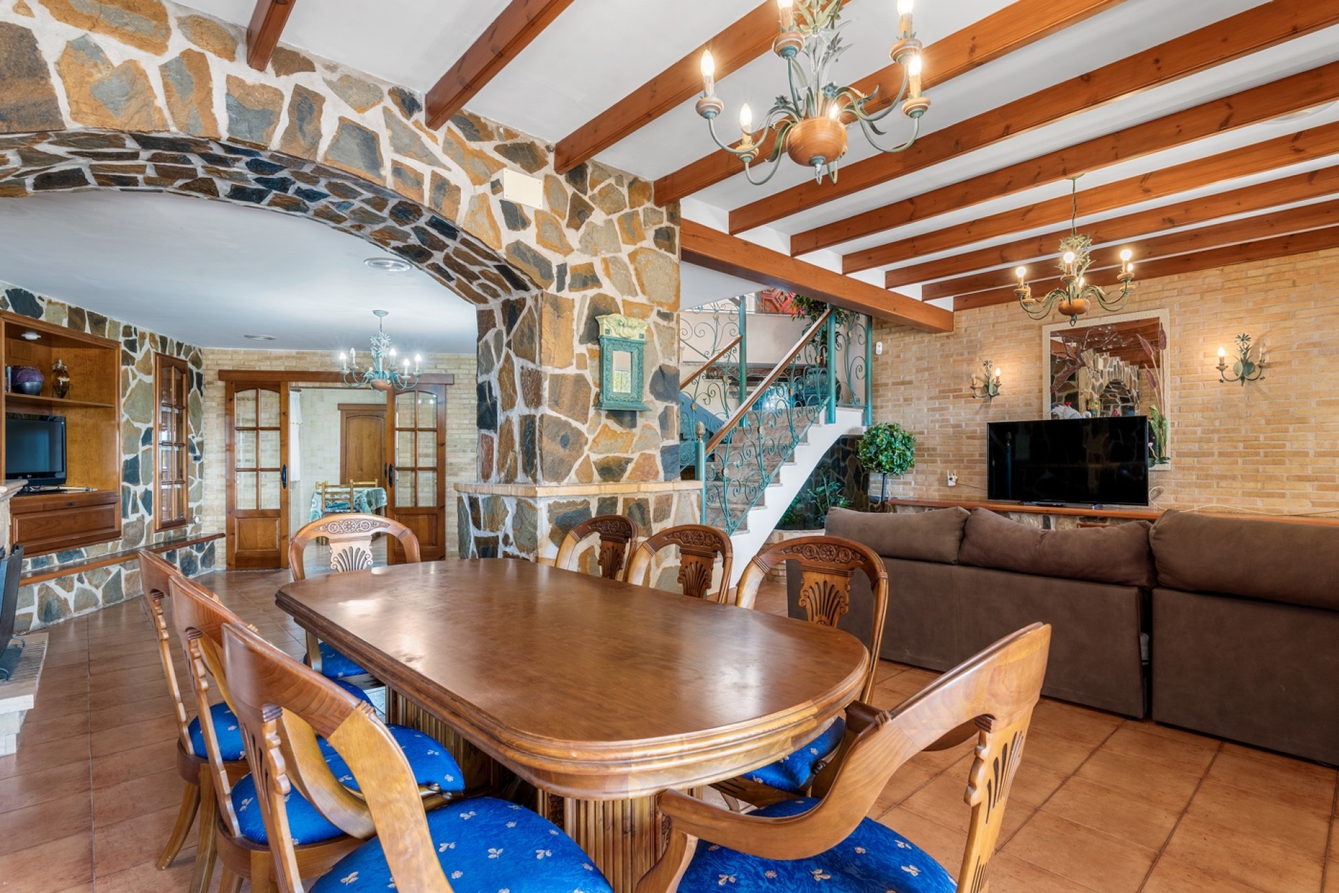 Resale - Villa - Elche