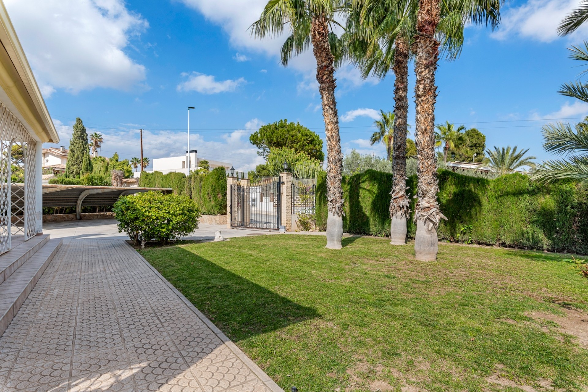 Resale - Villa - Elche