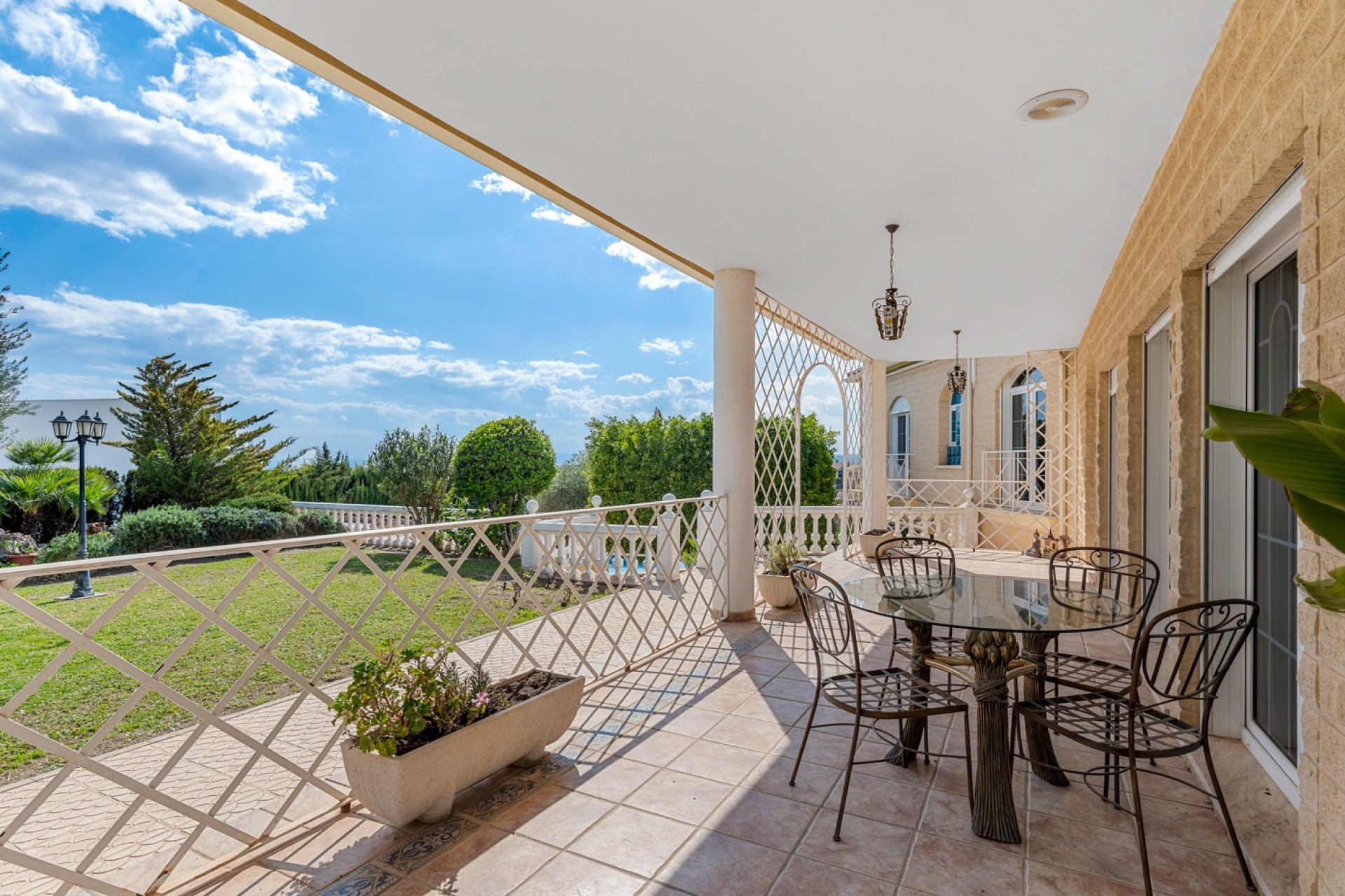 Resale - Villa - Elche