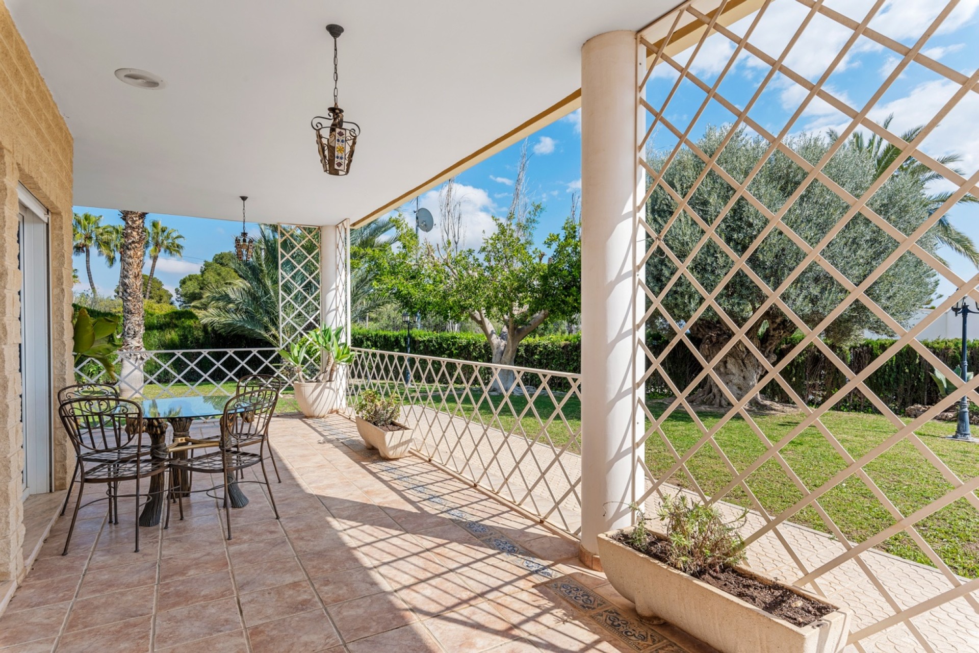 Resale - Villa - Elche