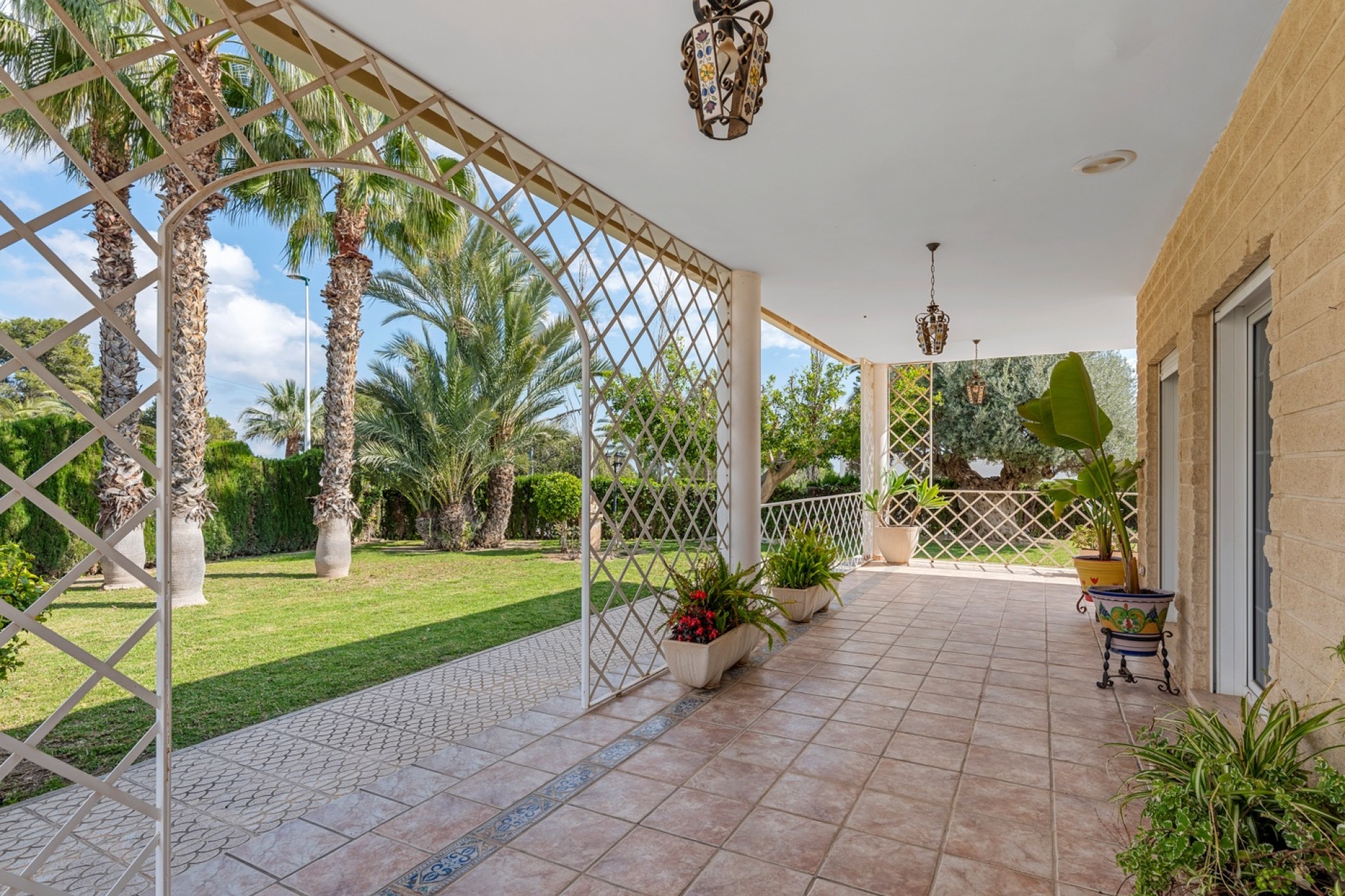 Resale - Villa - Elche