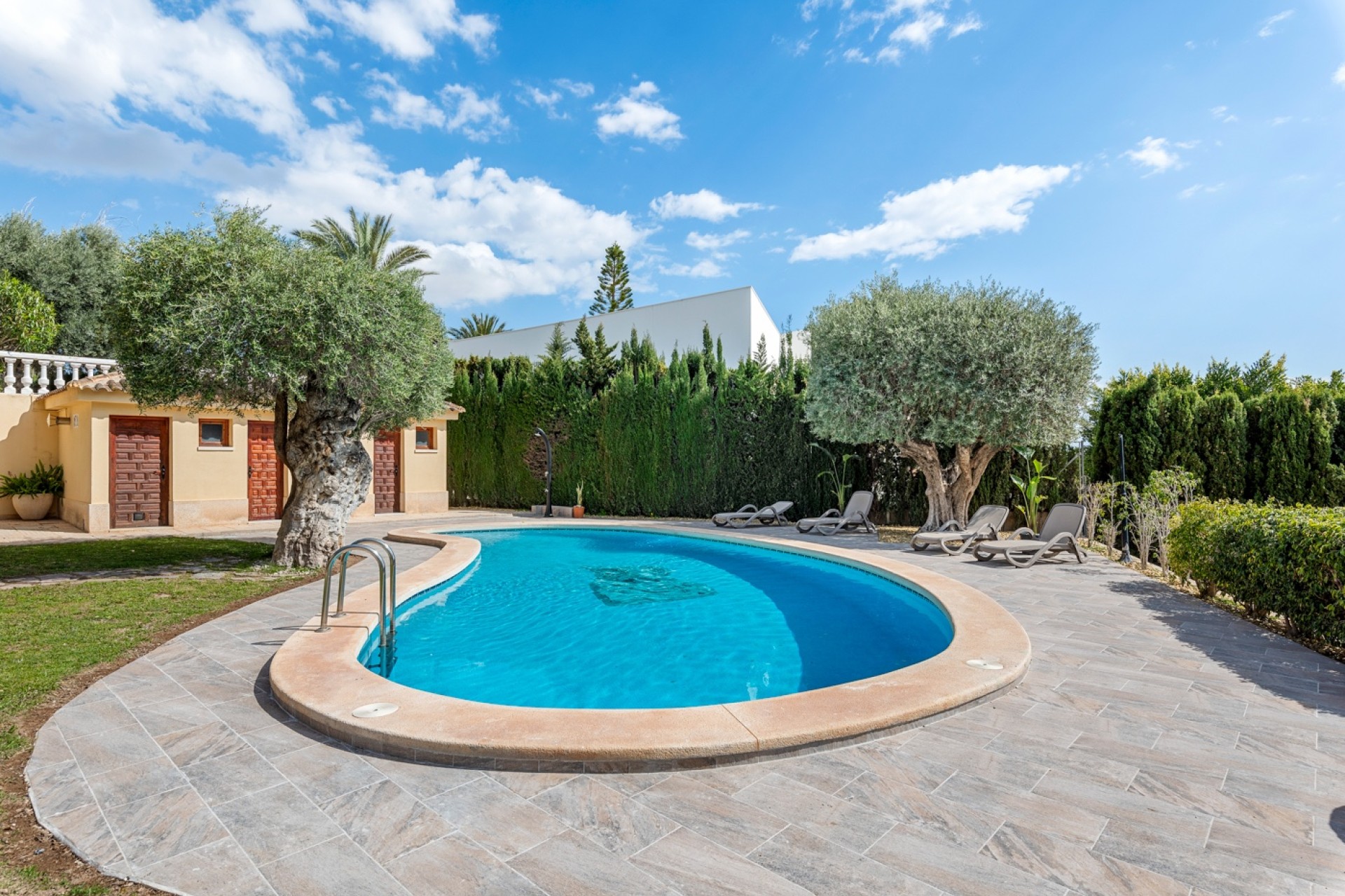 Resale - Villa - Elche