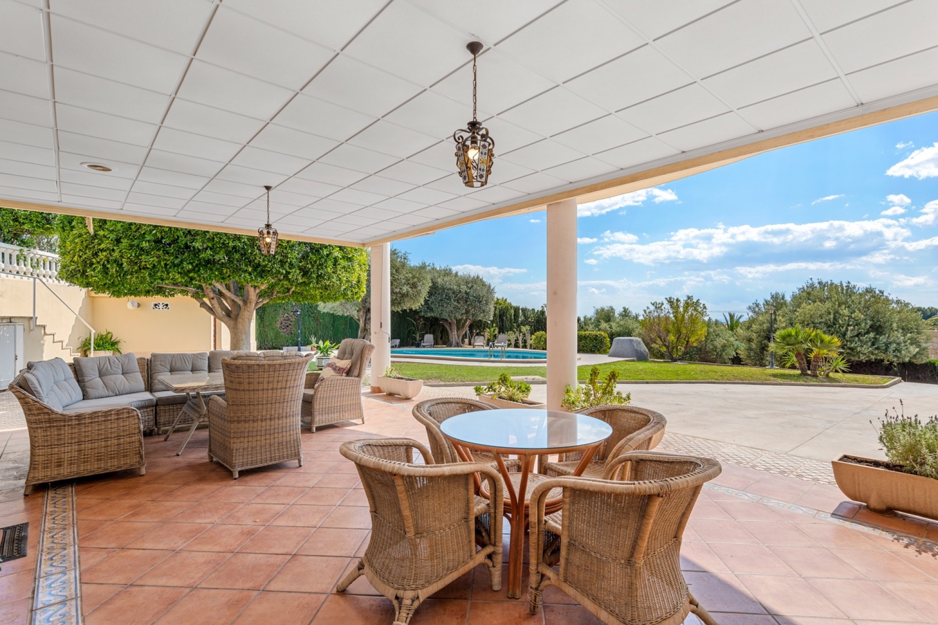 Resale - Villa - Elche