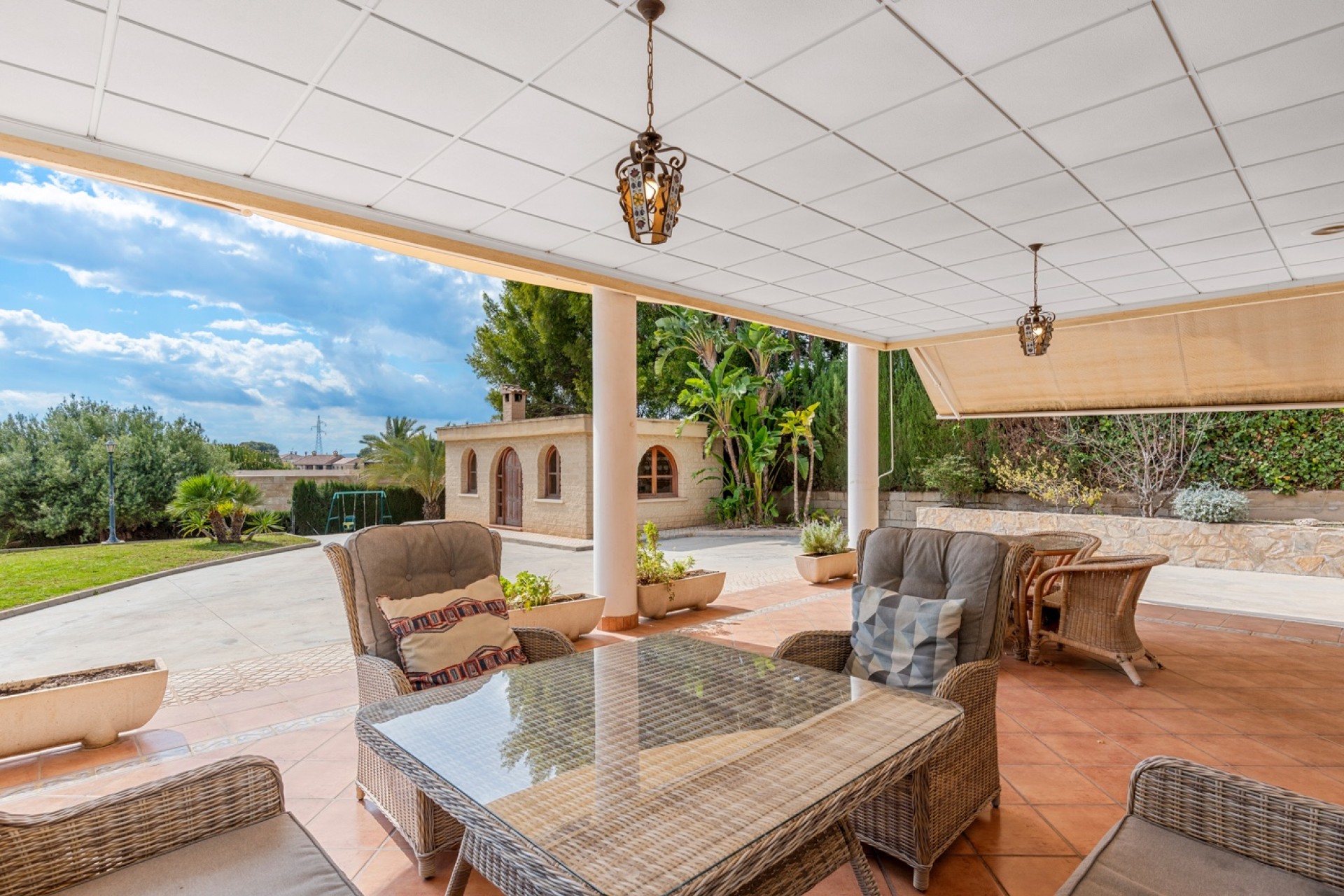 Resale - Villa - Elche