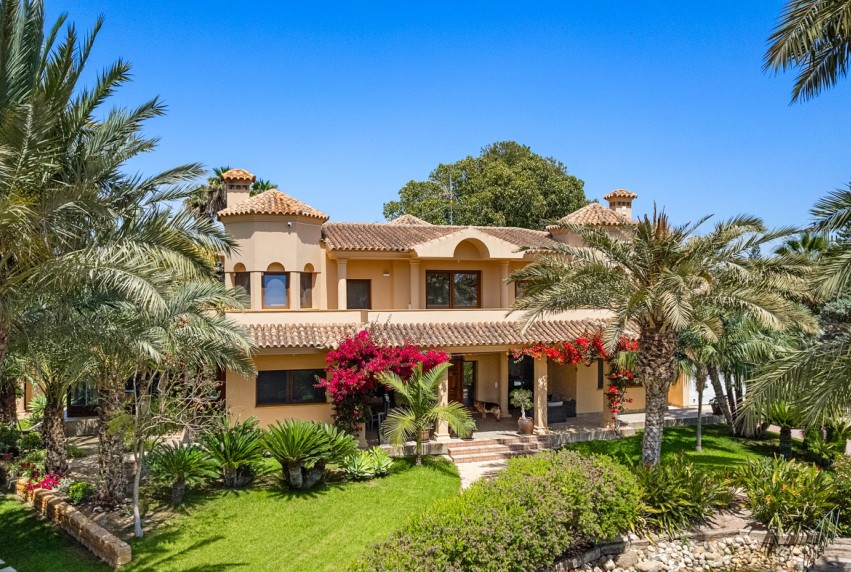 Resale - Villa - Elche