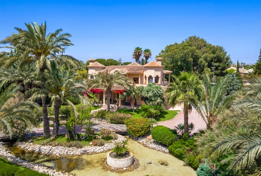 Resale - Villa - Elche