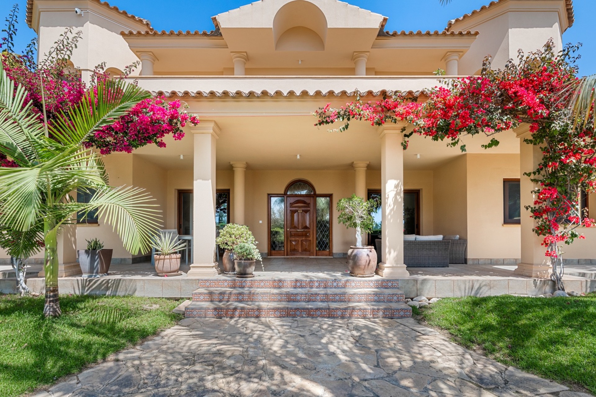 Resale - Villa - Elche