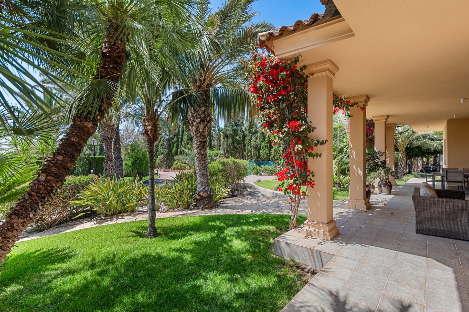 Resale - Villa - Elche