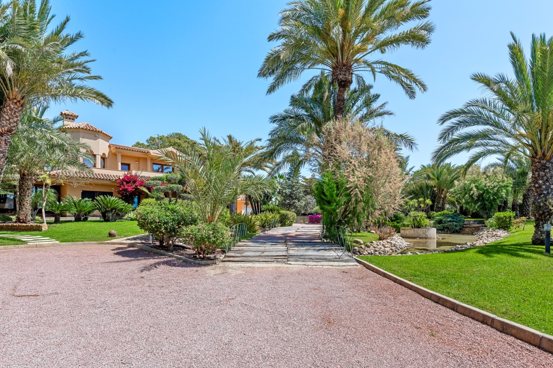 Resale - Villa - Elche