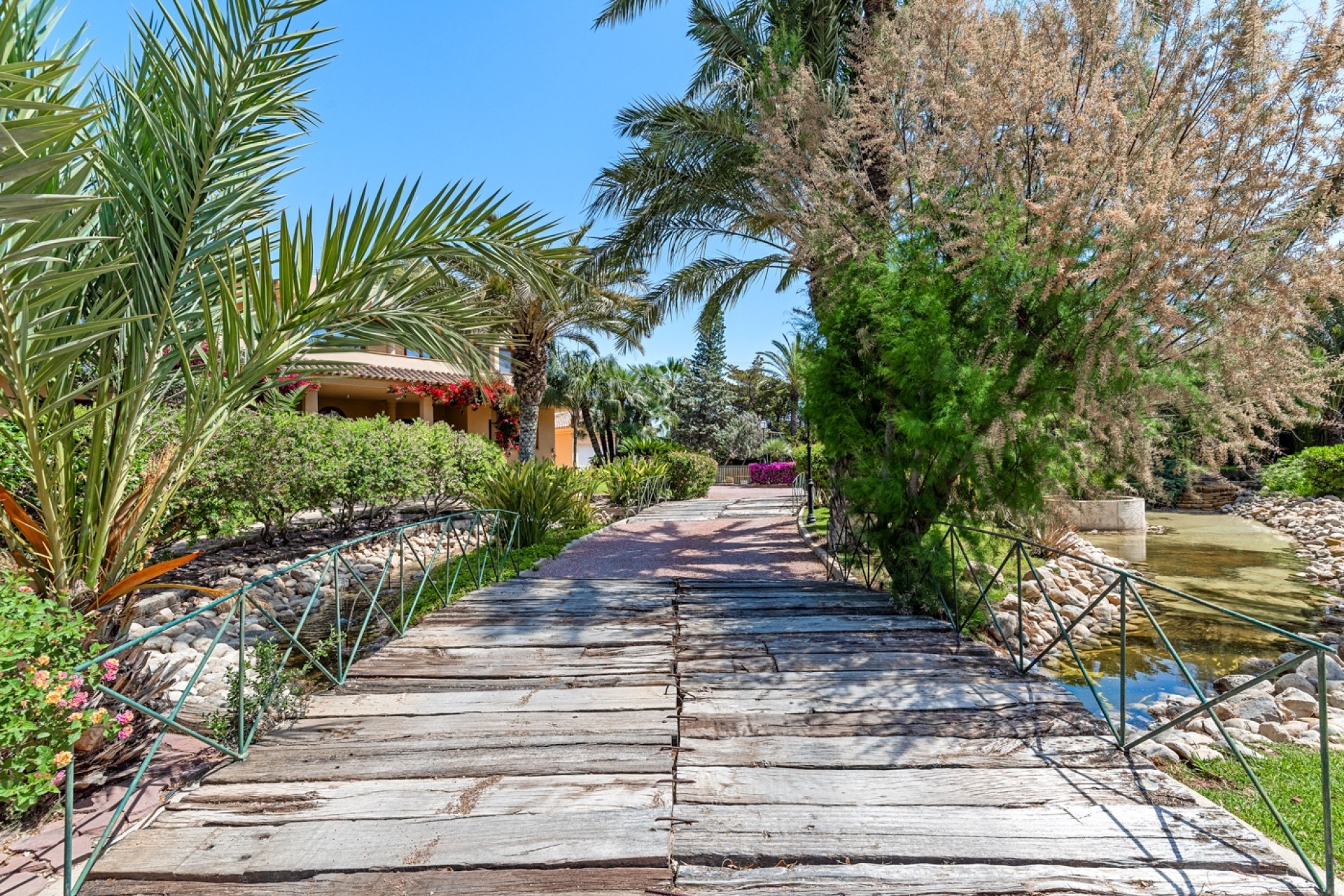 Resale - Villa - Elche