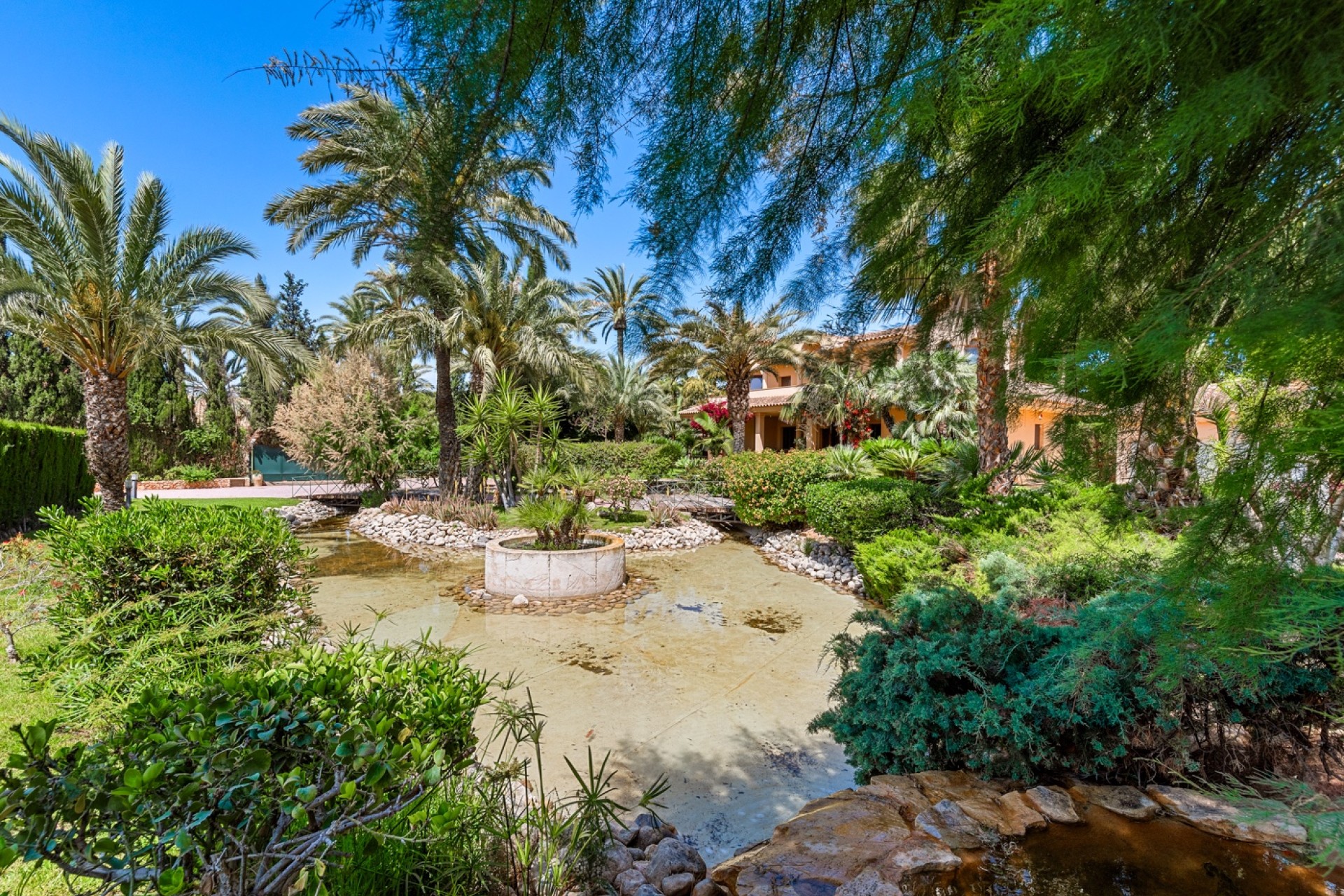 Resale - Villa - Elche