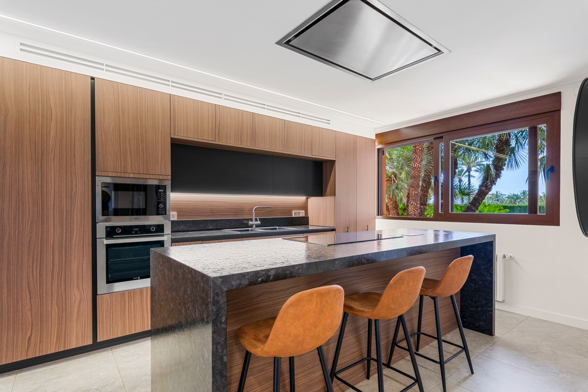 Resale - Villa - Elche