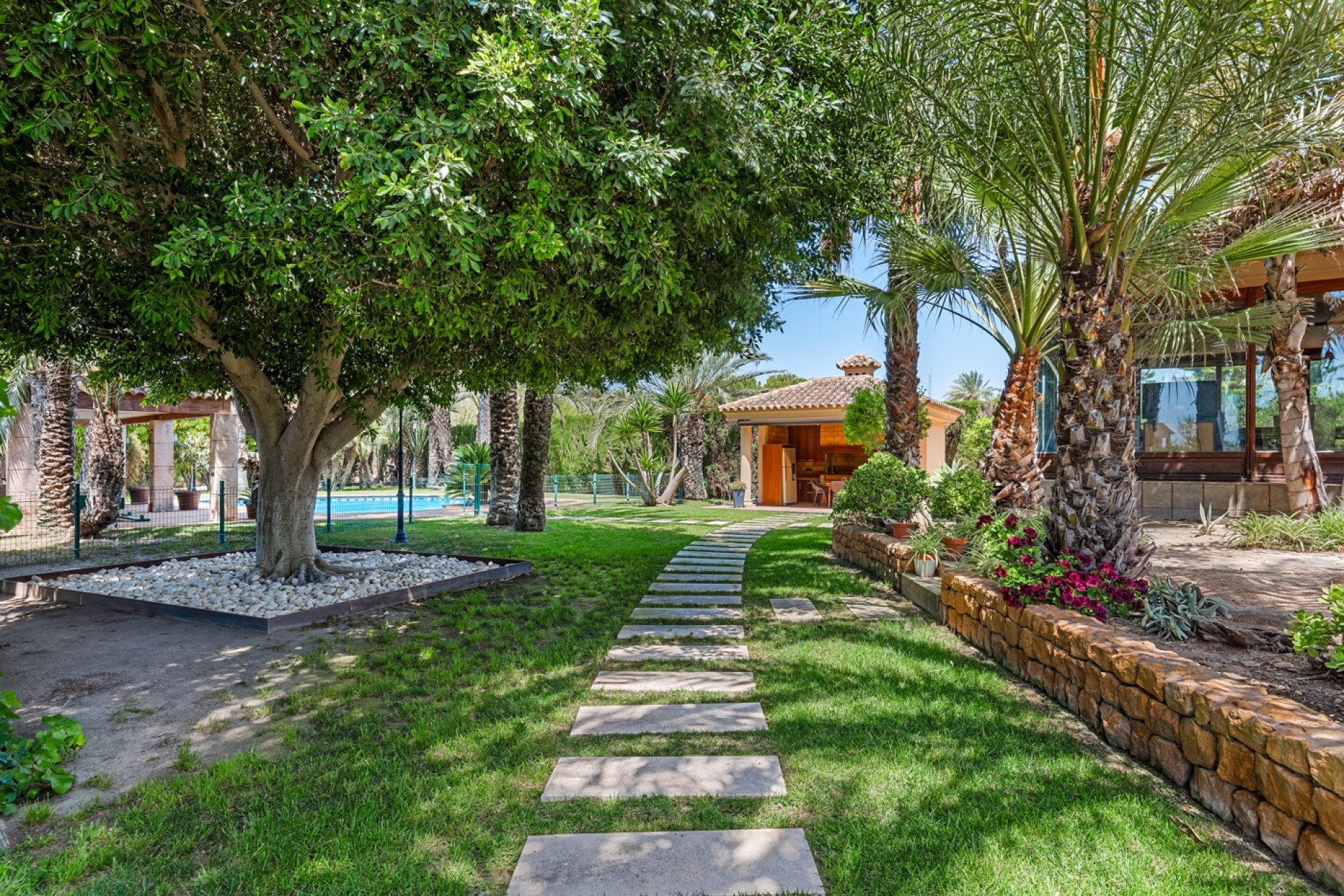 Resale - Villa - Elche