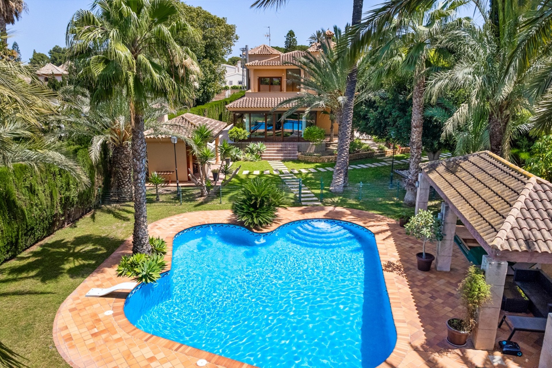 Resale - Villa - Elche