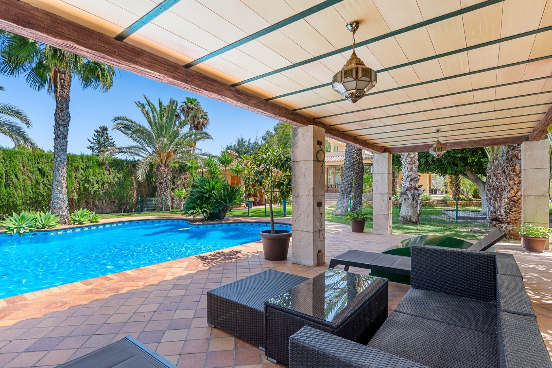 Resale - Villa - Elche
