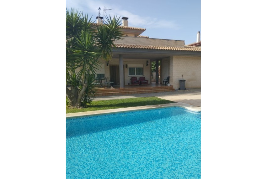 Resale - Villa - Elda