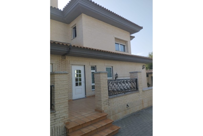 Resale - Villa - Elda